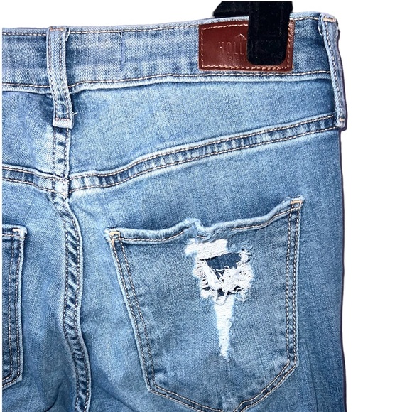 HOLLISTER | DISTRESSED HIGH RISE SUPER SKINNY DENIM JEANS - Picture 5 of 7